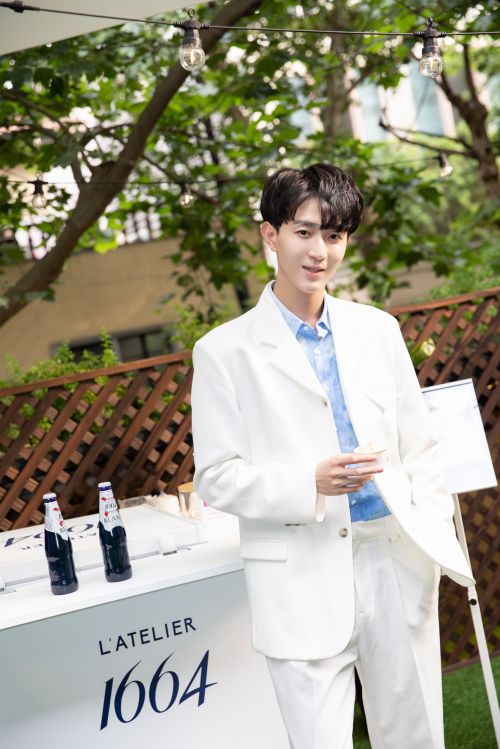 香港二四六开奖免费|探索科技新趋势与未来生活_M版.4.445