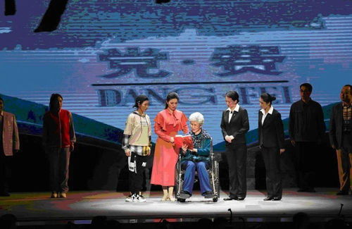 二四六天天开奖免费资料观看|探索未来城市的奇幻之旅_可靠型.2.174